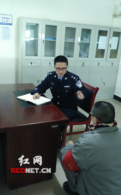 李友益：“特殊教育”工作者 制定戒毒人员“课程表